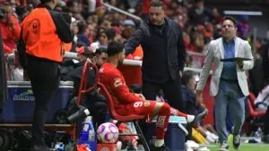 Toluca confirma la gravedad y el tiempo que estará fuera Alexis Vega por lesión