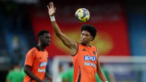 Un osado Johan Mojica asume muchos riesgos antes de unirse a la Selección Colombia