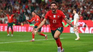 Portugal vence a Irlanda en el descuento y mantiene paso perfecto en las eliminatorias