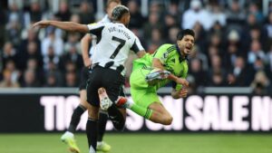 Newcastle vence al Fulham de Raúl Jiménez en el último minuto