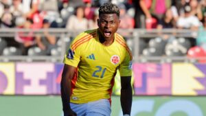 Neyser Villarreal iguala el récord del “Cucho” Hernández con un hat-trick inolvidable