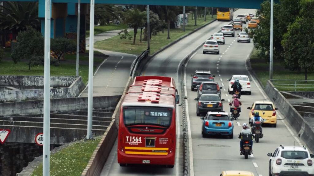 Estos son los vehículos a los que les aplica el pico y placa este martes. | @Bogota