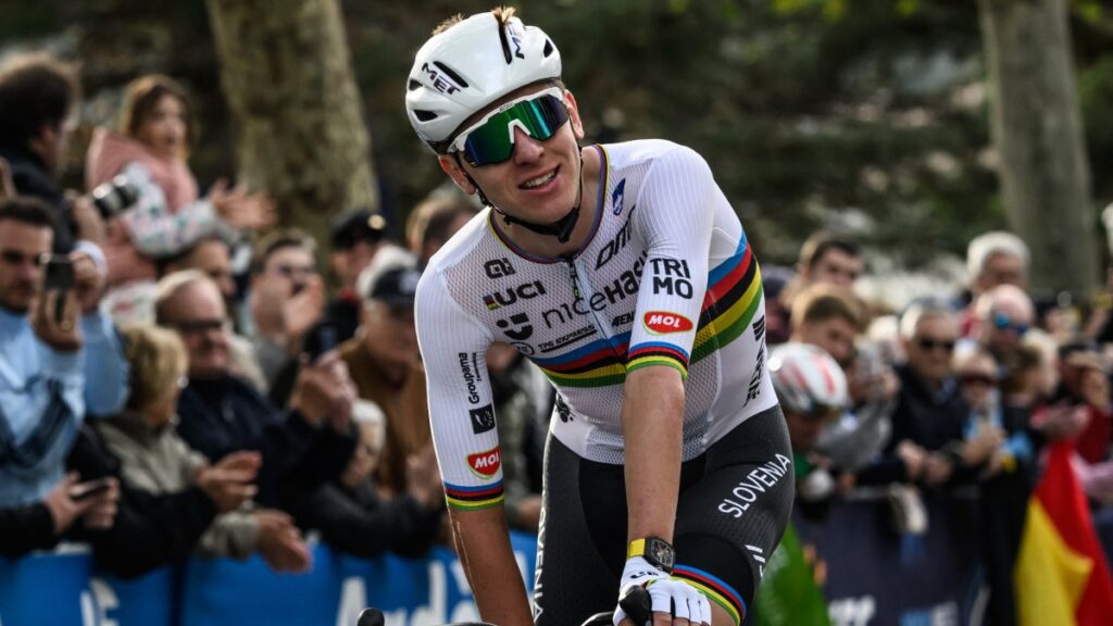 Tadej Pogacar, busca hacer historia en el ciclismo internacional