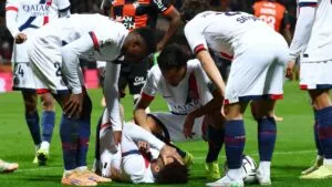 PSG deja escapar la victoria ante Lorient y preocupa la lesión de Désiré Doué