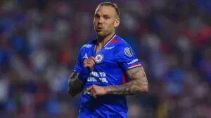 Rodolfo Rotondi renueva contrato con Cruz Azul hasta 2028