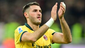 ¡Milan toma la punta! Derrota a la Fiorentina con doblete de Leao y gran actuación de Santi Gimenez