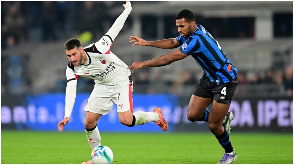 Santiago Gimenez sale lesionado en el Milan vs Atalanta | Reuters