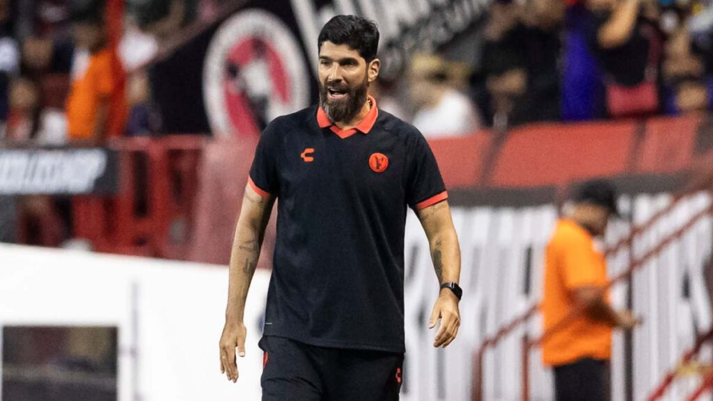Sebastián Abreu valoró la actitud y entrega de Xolos. Imago 7