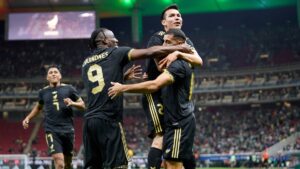 México mejora, pero no pasa del empate con Ecuador