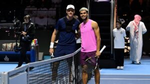 Jannik Sinner vence a Carlos Alcaraz y repite la bolsa millonaria en el Six Kings Slam