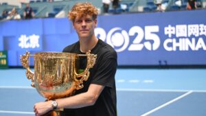 Jannik Sinner se corona en Beijing y aprieta la lucha por el número uno del mundo