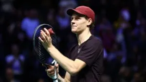 Sinner avanza sin sobresaltos en París tras dominar a Bergs en su debut