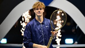 Jannik Sinner vence a Carlos Alcaraz y repite la bolsa millonaria en el Six Kings Slam