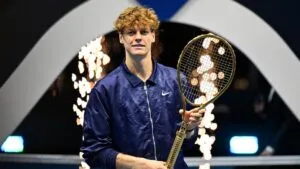 Jannik Sinner vence a Carlos Alcaraz y repite la bolsa millonaria en el Six Kings Slam