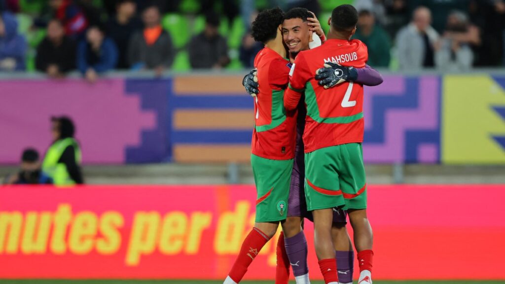Jugadores marroquíes celebran el boleto a la final | Photo by Javier TORRES / AFP