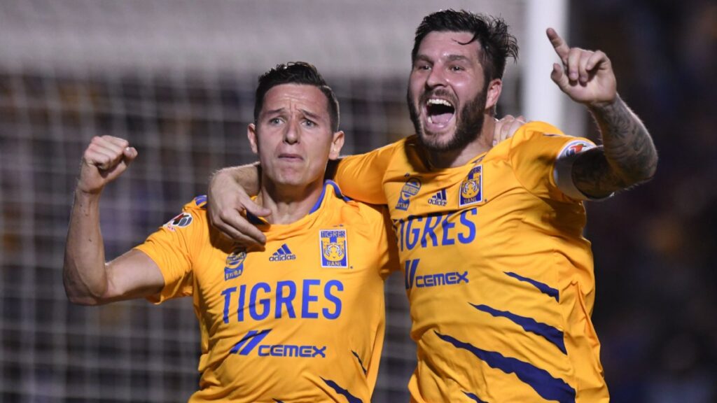 Thauvin en festejo de gol con Gignac