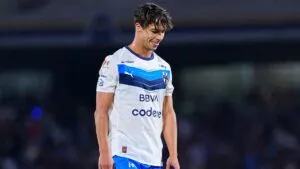 Óliver Torres se va expulsado en el Cruz Azul vs Monterrey y se pierde el Clásico Regio