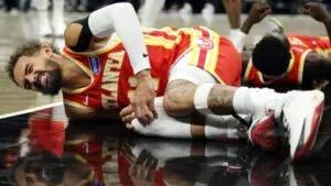 Trae Young se pierde más tiempo por lesión de rodilla: ¿Cuántos días estará de baja?