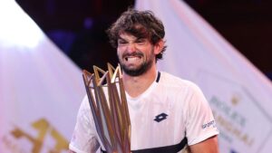 Valentin Vacherot vence a su primo y levanta su primer título en el Masters 1000 de Shanghái