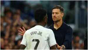 La renovación de Vinicius dependería de Xabi Alonso: ambos se reunirían tras la polémica de El Clásico