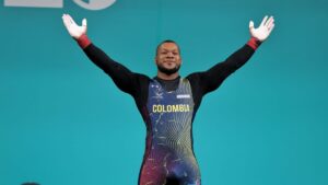 Yeison López conquista el oro y rompe récord mundial en el Mundial de Levantamiento de Pesas