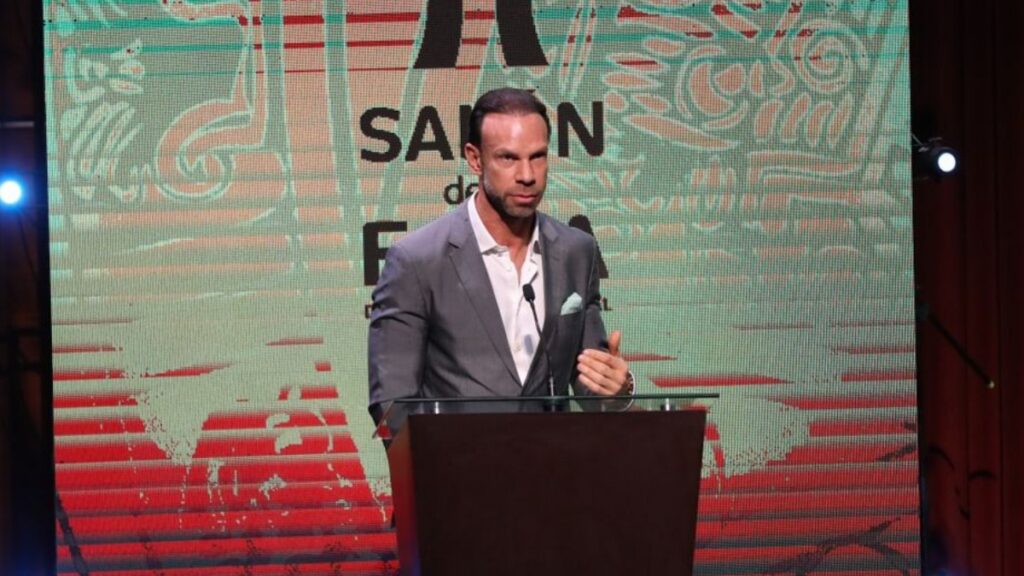 Luis Roberto Alves Zague en un evento del Salón de la Fama