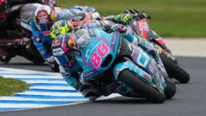 David Alonso sufre un revés en su última cita, pero queda en el top 10 del Moto2