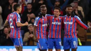 Crystal Palace ofrece un ‘masterclass’ en pelota quieta para vencer al Brentford