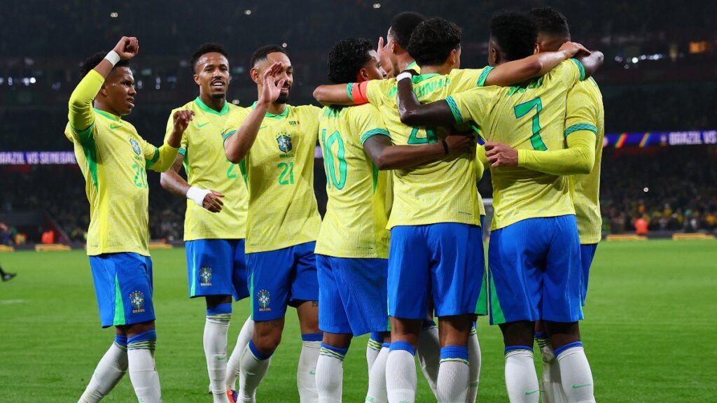 Brasil celebrando sus goles ante Senegal / REUTERS/Isabel Infantes