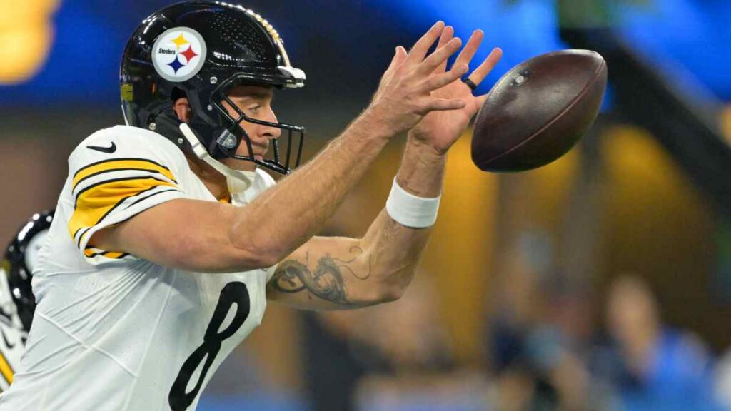 Aaron Rodgers durante el Steelers vs Chargers NFL 2025