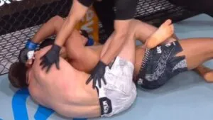 Abdul-Rakhman Yakhyaev logra una sumisión récord en su debut en UFC Qatar