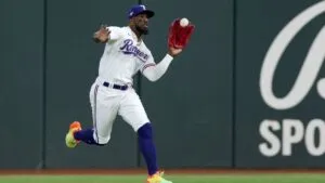 Adolis García encabeza la lista de agentes libres para la MLB 2026