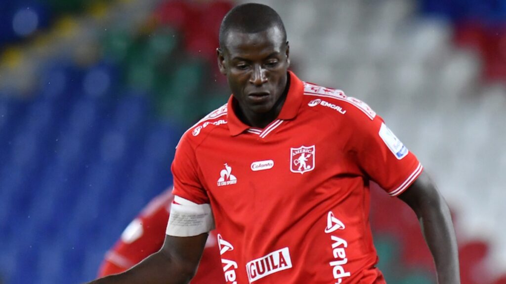 Adrián Ramos, jugando con América.