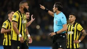 Orbelín Pineda destaca, pero el AEK Atenas le da al Shamrock su primer punto en la Conference League