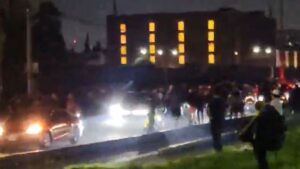 Aficionados del América y Toluca protagonizan enfrentamiento afuera del hotel