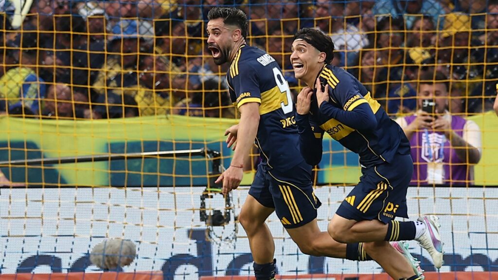 Exequiel Zeballos celebrando su gol con Boca Juniors / Exequiel Zeballos celebrando su gol con Boca Juniors / Foto por ALEJANDRO PAGNI / AFP