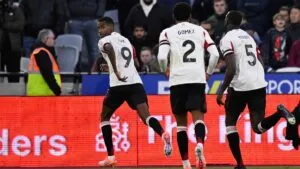 Alexander Isak se estrena con el Liverpool en Premier League y el West Ham se hunde