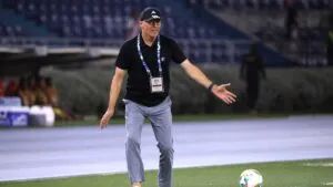 Junior respalda a su técnico: Arias mantiene contrato hasta el próximo año