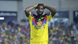 Allan Saint-Maximin, baja para el América por un cuadro de gripa y fiebre