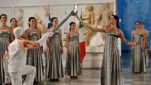 ¡Encendido histórico! La Antorcha Olímpica supera al clima y arranca su ruta hacia Milano Cortina 2026