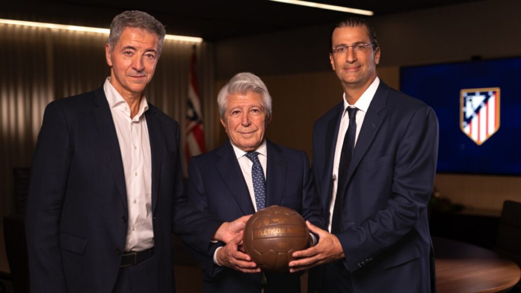 El Atlético de Madrid y sus principales accionistas —Miguel Ángel Gil, Enrique Cerezo, Quantum Pacific Group y fondos gestionados por Ares Management— han alcanzado un acuerdo con Apollo Sports Capital (“ASC”)