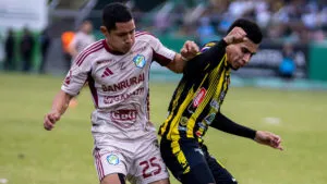 Aurora y Comunicaciones firman un empate sin goles en el Derbi de Antaño