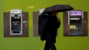 ¿Los bancos abren mañana lunes 17 de noviembre en México?