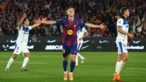 Barcelona derrota a Alavés con doblete de Dani Olmo y toma el liderato de LaLiga