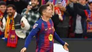 Ferran Torres brilla con doblete en el regreso triunfal del Barcelona al Camp Nou