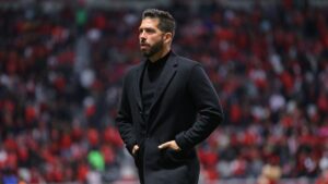 Benjamín Mora insinuó su salida, tras el triunfo de Querétaro sobre Mazatlán