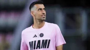 Busquets disfruta sus últimos días como profesional y sueña con retirarse con otro título