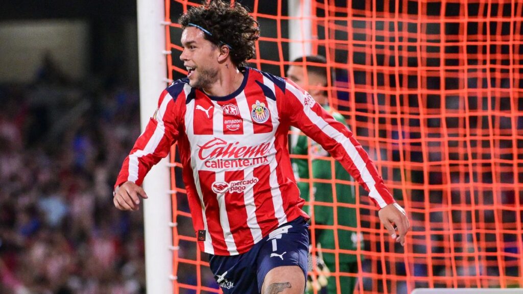 Cade Coweel destaca en la eliminación de Chivas