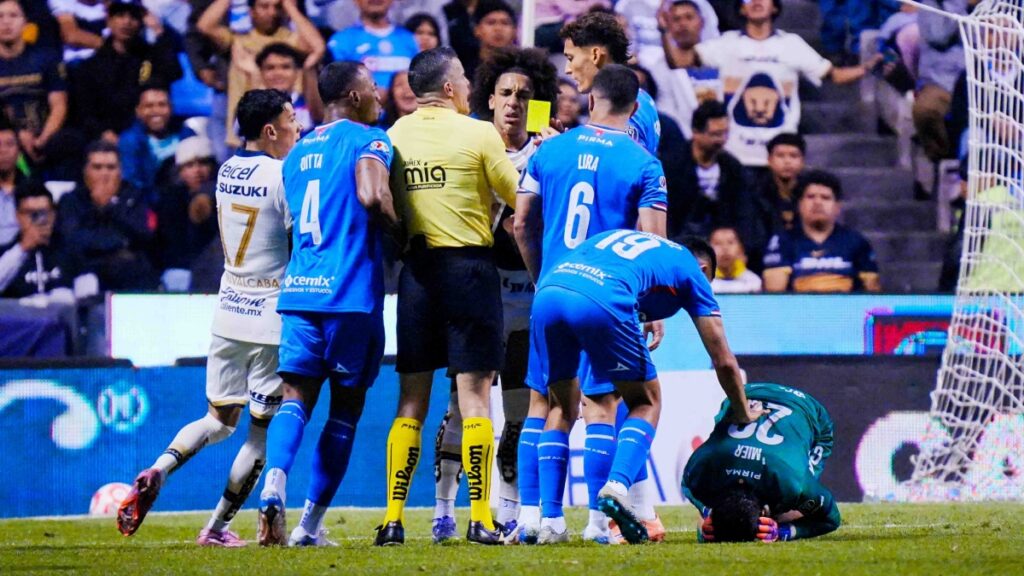 Adalberto Carrasquilla ofrece disculpas a Kevin Mier tras la jugada que causó su lesión