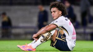 Adalberto Carrasquilla ofrece disculpas a Kevin Mier tras la jugada que causó su lesión